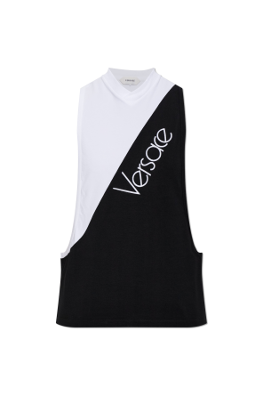 Top mit aufgesticktem Logo