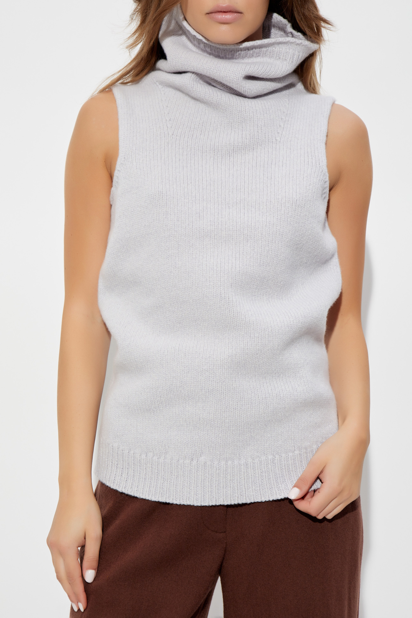 FALL TRENDS YOU NEED TO KNOW Vest with turtleneck