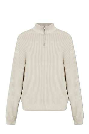 Suéter con cuello alto