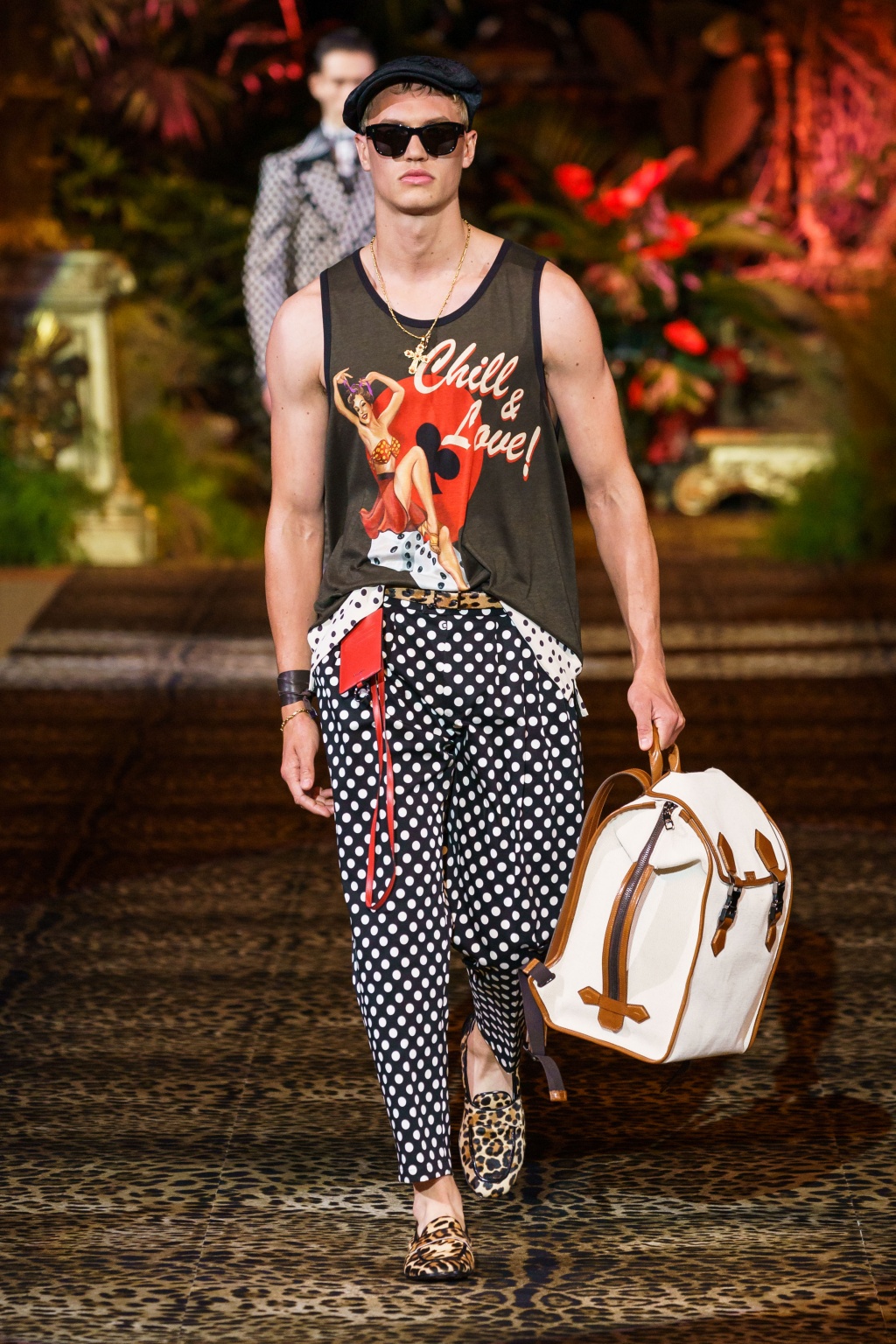 Men's Clothing  Dolce & Gabbana V-neck cashmere jumper