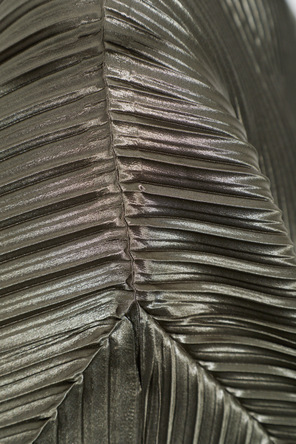 Issey Miyake Top plisado con cuello subido
