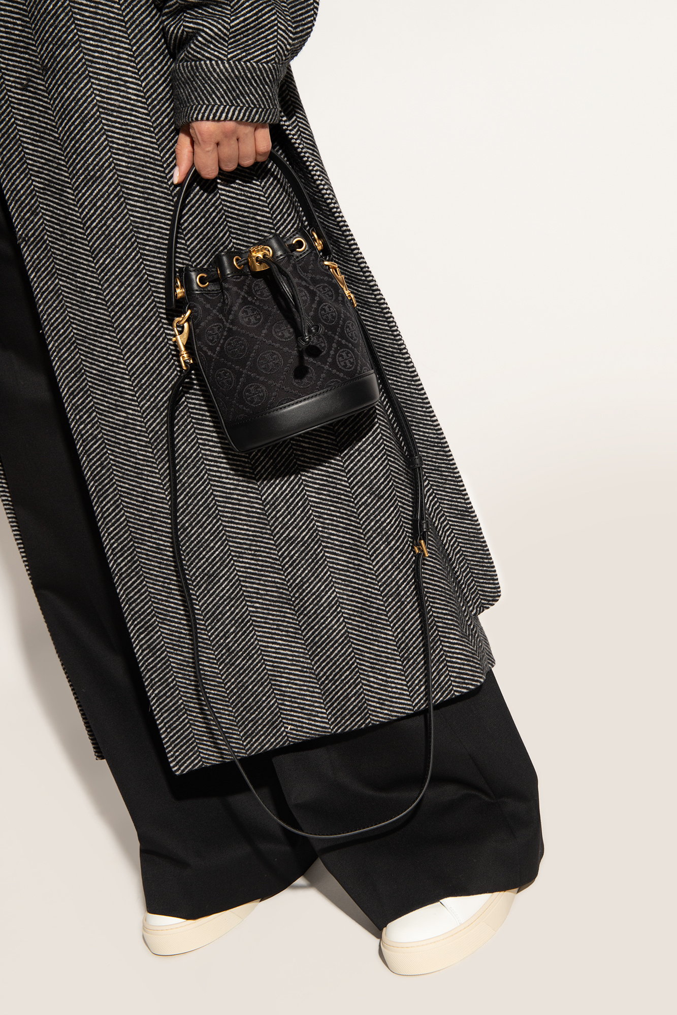 Black 'T Monogram Mini' bucket bag Tory Burch - Vitkac HK