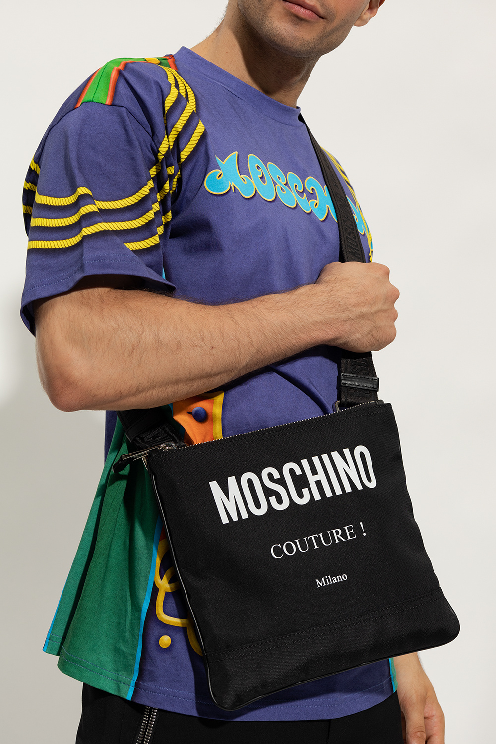 Moschino This navy blue bag is typical of Japanese label