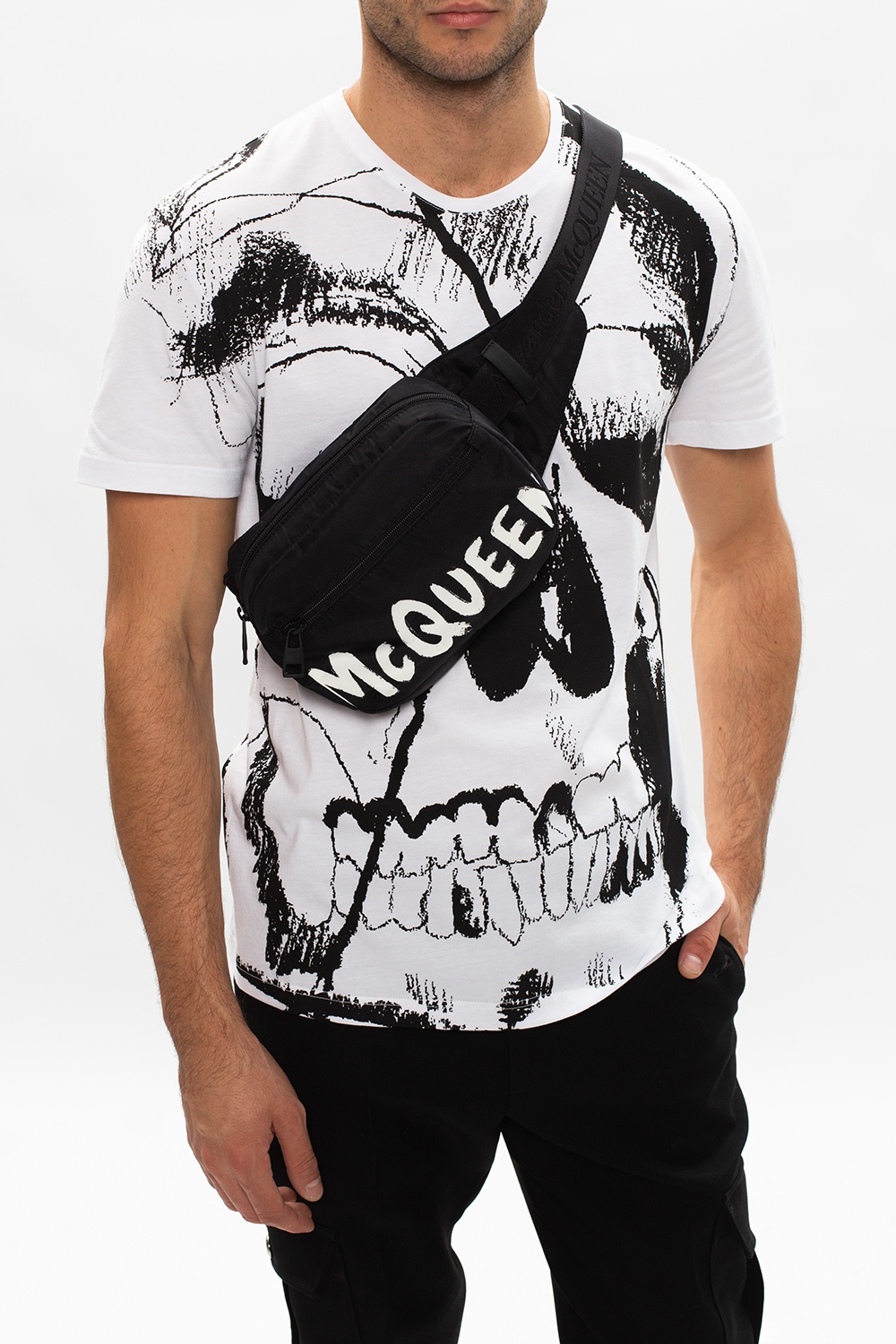 Alexander McQueen Alexander McQueen logo-print contrast-stitching crossbody bag