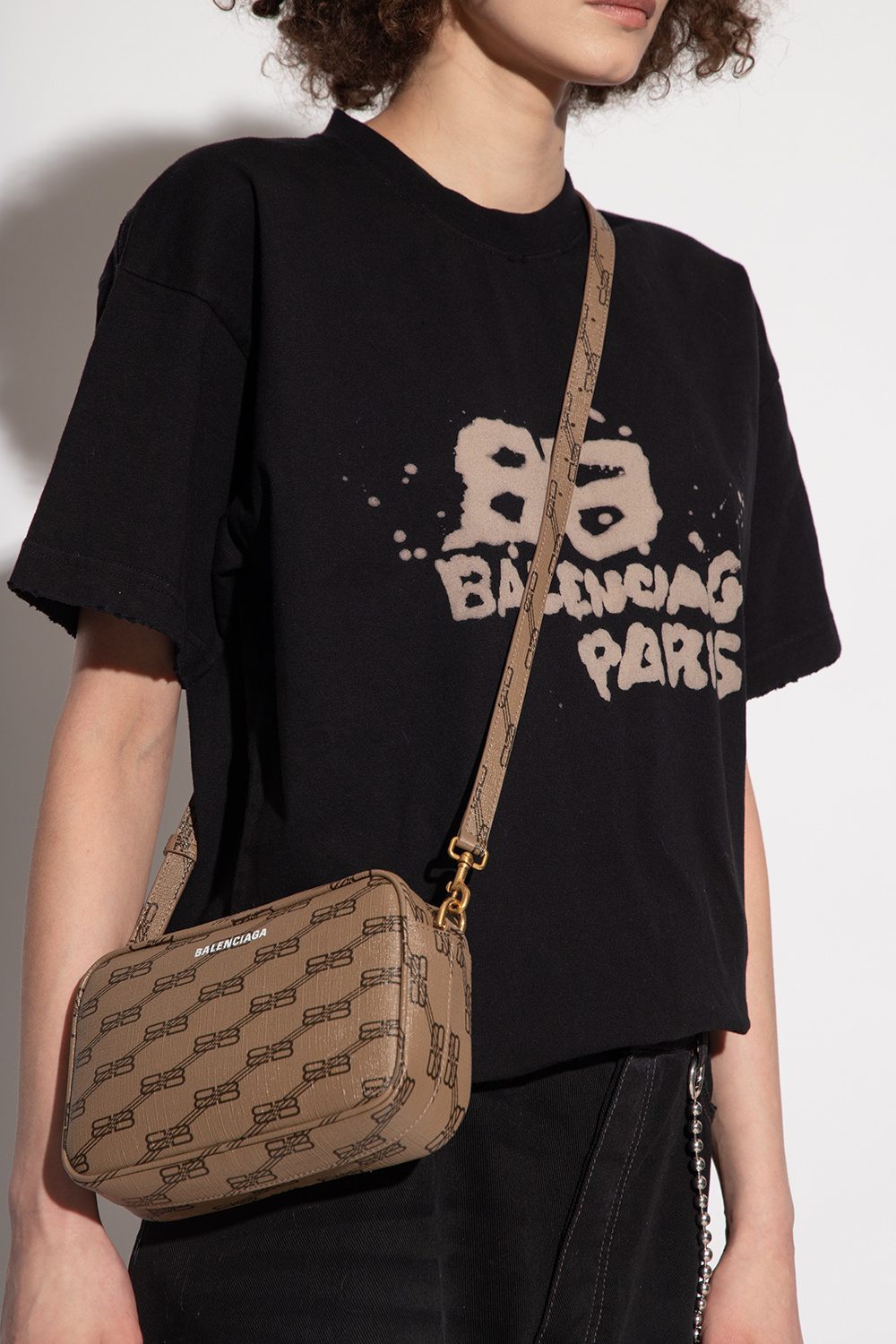 Balenciaga Everyday cam B shoulder bag in black leather