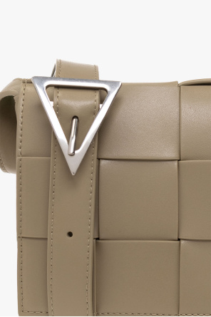 bottega shirt Veneta ‘Cassette Medium’ shoulder bag