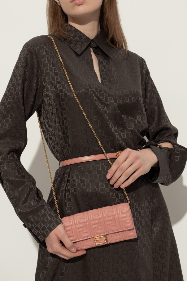 Fendi Cartera en cadena "Baguette"