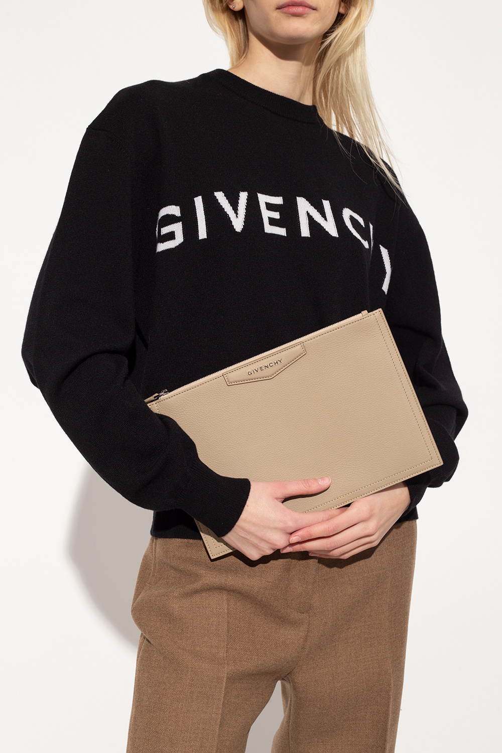 Givenchy ‘Antigona’ pouch