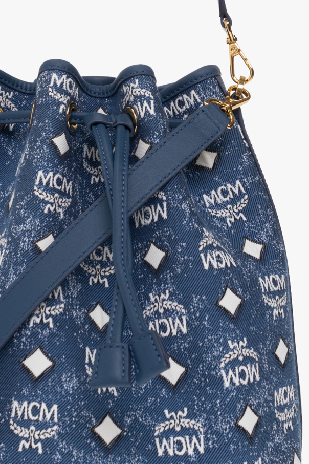 MCM sac tote bag en matiere jean recycle piece unique bleu fonce surpiqures