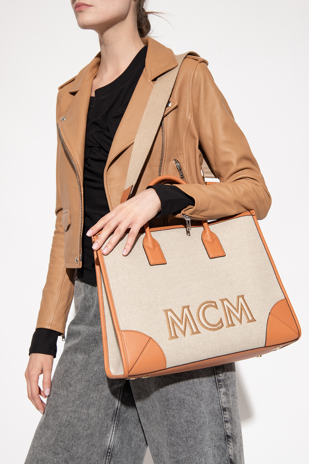 Mcm Large Munchen Leather Tote Bag - Black