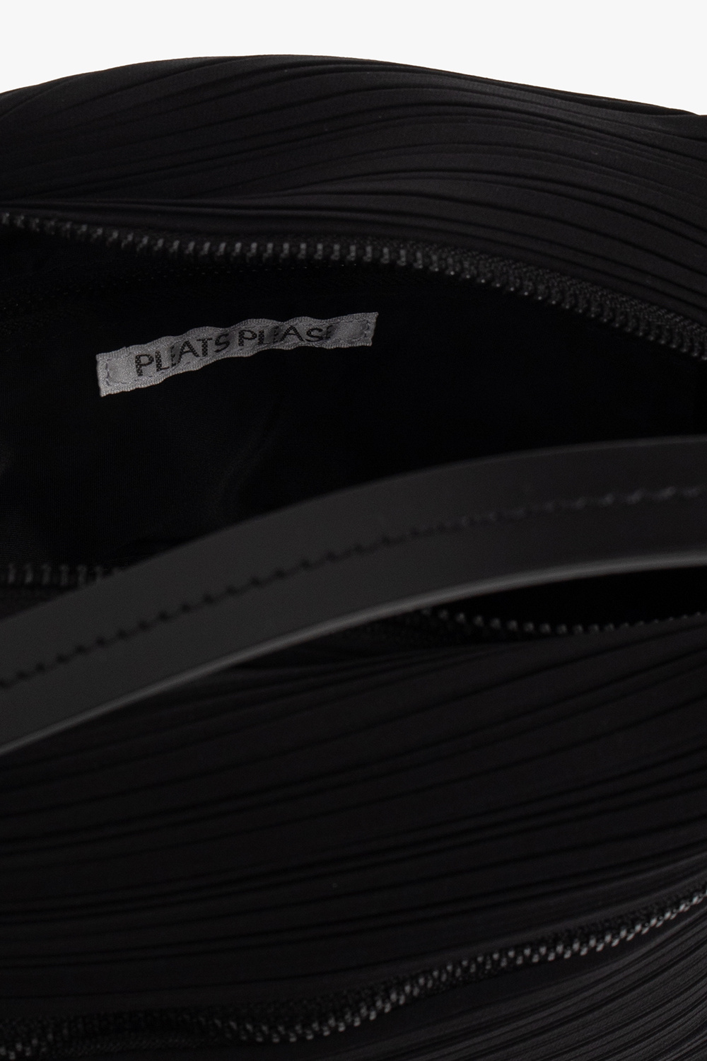 Bias Pleats Shoulder Bag - OS / Black