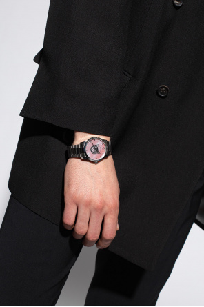 ‘g-timeless’ watch od Gucci