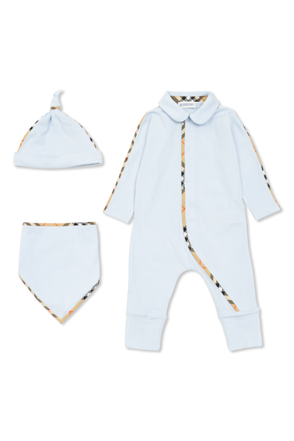 Baby set: sleepsuit, bib and hat od Burberry Kids